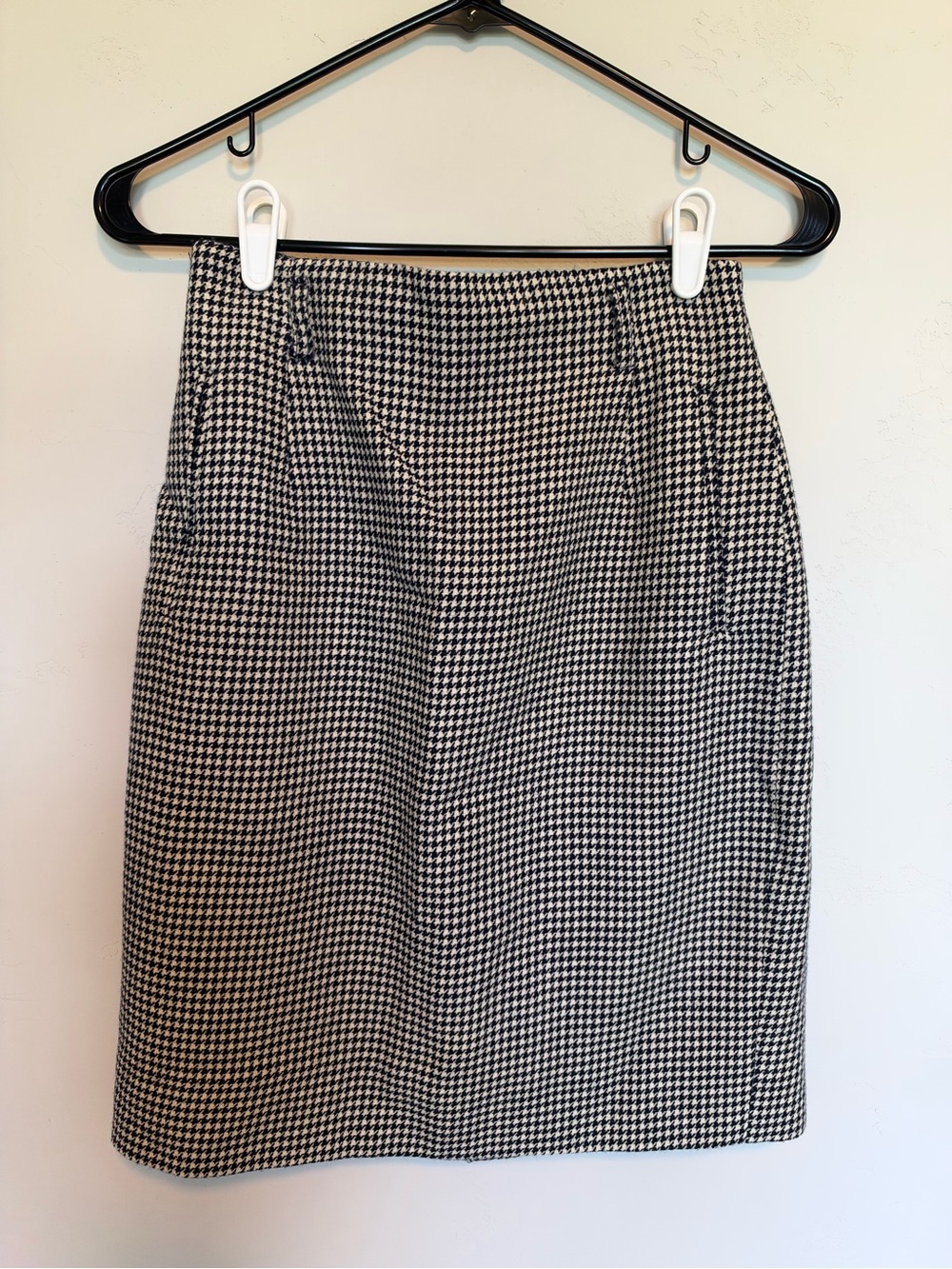 Vintage Rafaella Black and White Houndstooth 100% Merino Wool Pencil Skirt